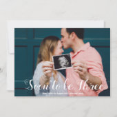 Binnenkort drie foto-overlay, aangepaste zwangersc aankondiging (Voorkant)