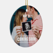 binnenkort komt een grappige baby/geboorteaankondi keramisch ornament (Rechts)