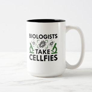 Biologen nemen celfies tweekleurige koffiemok