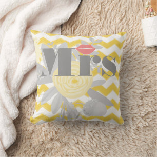 Birde Mrs Lips Grey Peach and Yellow Zig Zag Kussen