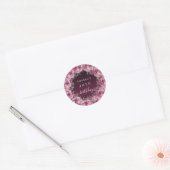 Birthday burgundy roze floral name script ronde sticker (Envelop)