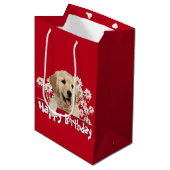 Birthday Golden Retriever op rood Medium Cadeauzakje (Voorkant Gekanteld)