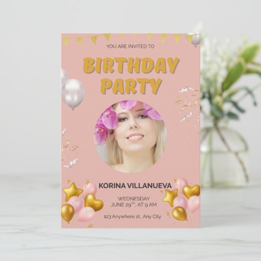 Birthday Invitation  (Debout devant)