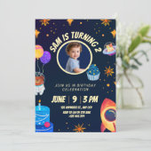 Birthday Invitation Space Rocket for kids (Debout devant)