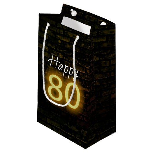 Birthday Neon 80 Sign on Brick Klein Cadeauzakje (Voorkant Gekanteld)