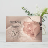 Birthday party invitation 85 years old (Debout devant)