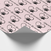 Birthday Paw Print met hart op roze Cadeaupapier (Hoek)