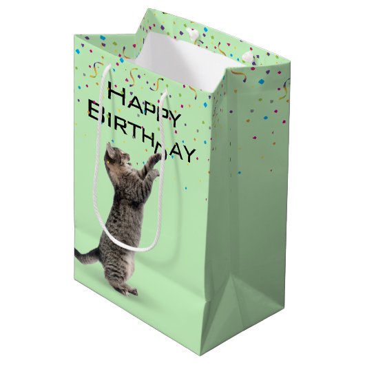 Birthday Tabby Cat met Confetti Medium Cadeauzakje (Voorkant Gekanteld)