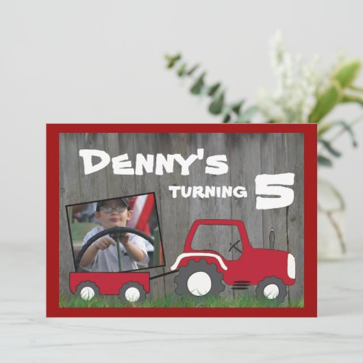 Birthday-uitnodiging van Red Tractor: Foto in Cart Kaart (Staand voorkant)