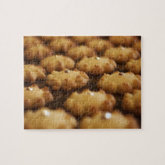 Biscuits avec le puzzle comestible d'or