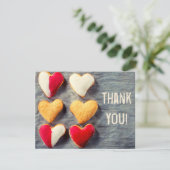 Biscuits en forme de coeur sur le carte de (Debout devant)