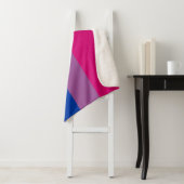 Bisexual Pride Flag Sherpa Deken (In situ)