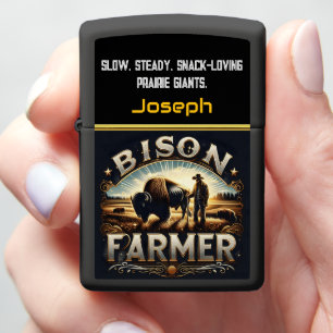 Bison Farmer Tending naar zijn kudde in de schemer