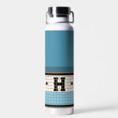  Bistro Tegel Dusty Blauw en Goud Monogram Waterfles (Achterkant)