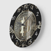 Bitcoin Gold Coin Black Money Design Round Horloge (Angle)