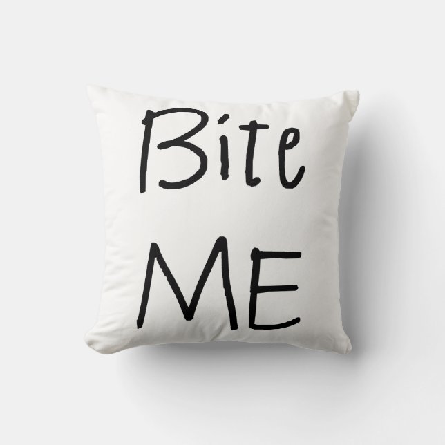 Bite me Pillow Kussen (Voorkant)