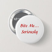 Bite me... serieus ronde button 5,7 cm (Voorkant /achterkant)