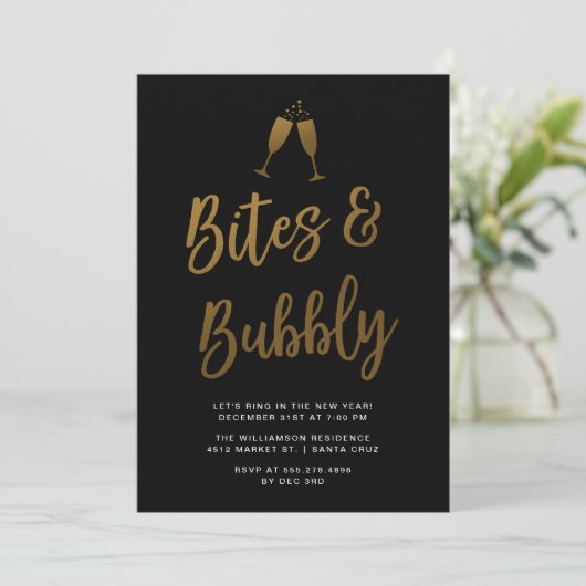 Bites en bubbels | Gold Script Nieuwjaarsfeest Kaart (Staand voorkant)
