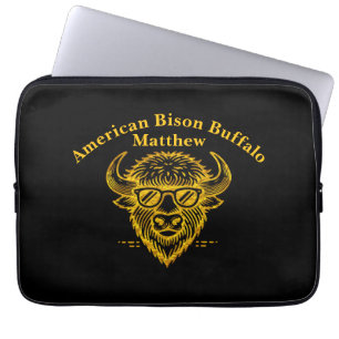 Bizon draagt een zonnebril met een coole uitdrukki laptop sleeve