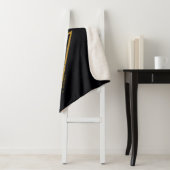 Black Adam Gray and Gold Lightning Graphic Sherpa Deken (In situ)