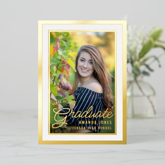 Black and Gold Afstuderen Celebrparty Folie Uitnodiging (Staand Voorkant)