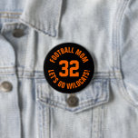 Black and Orange Football Maman Jersey Numéro<br><div class="desc">Saluez votre équipe sportive préférée, votre footballeur ou montrez votre fierté scolaire avec un bouton d'esprit personnalisé! Ajoutez votre nom d'école ou personnalisez-le avec le nom d'un joueur et son numéro de maillot. Parfait pour le football, le basket, le baseball et les jeux de football ! Créez des broches personnalisées...</div>