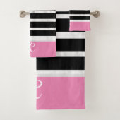 Black and Pink Stripes Marble Style Monogram Bad Handdoek (Insitu)