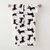 Black and Tan Dachshund Pattern Bad Handdoek (Insitu)