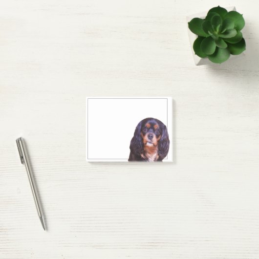 Black and Tan King Charles Spaniel schrijft Post-it® Notes (Kantoor)