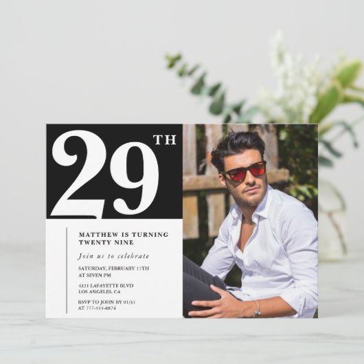 Black and White 29th birthday Invitations (Debout devant)