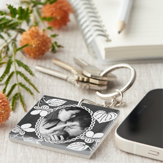 Black and White Flower Oval Custom Photo Sleutelhanger (Voorkant Rechts)