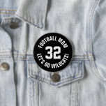Black and White Football Maman Jersey Numéro<br><div class="desc">Saluez votre équipe sportive préférée, votre footballeur ou montrez votre fierté scolaire avec un bouton d'esprit personnalisé! Ajoutez votre nom d'école ou personnalisez-le avec le nom d'un joueur et son numéro de maillot. Parfait pour le football, le basket, le baseball et les jeux de football ! Créez des broches personnalisées...</div>
