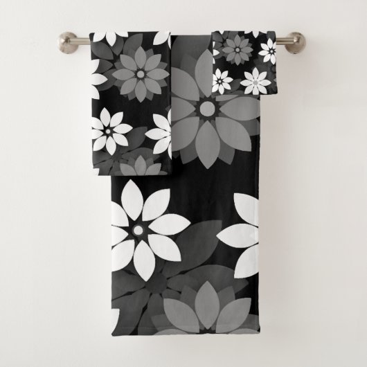 Black and white, grey seamless flower pattern bad handdoek (Insitu)