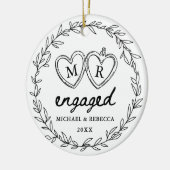 Black and White Hand Drawn Engaged Christmas Keramisch Ornament (Links)
