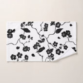 Black and White Pattern Birds on Cherry Blossoms Bad Handdoek (Handdoek)