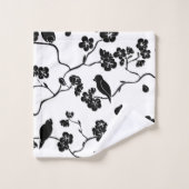 Black and White Pattern Birds on Cherry Blossoms Bad Handdoek (Wasdoekje)