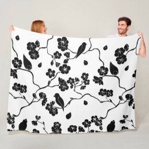 Black and White Pattern Birds on Cherry Blossoms Fleece Deken