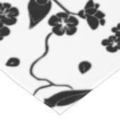 Black and White Pattern Birds on Cherry Blossoms Tafelkleed (Gekanteld)