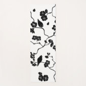 Black and White Pattern Birds on Cherry Blossoms Yogamat (Voorkant)