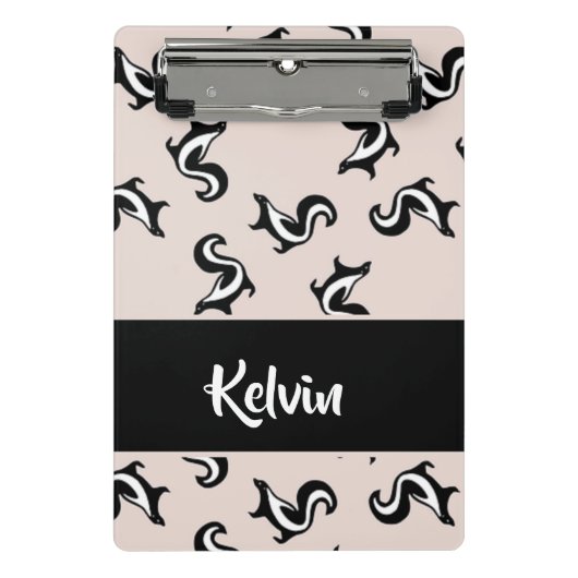 Black and white skunks on rose pink mini klembord (Voorkant)
