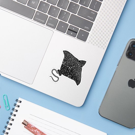 Black and White Stingray Sticker (Laptop met iPhone)