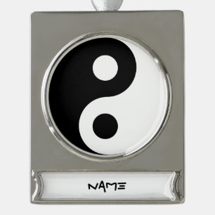 Black and White Yin Yang Verzilverd Banner Ornament