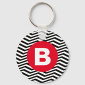 Black and White Zig Zag Pattern Red Monogram Sleutelhanger (Achterkant)
