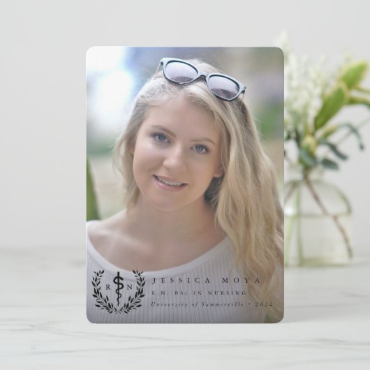 Black Asclepius RN Geregistreerd zure Afstuderen Aankondiging (Staand voorkant)