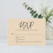 Black Beige Modern Script Lettering Wedding RSVP Kaartje (Staand voorkant)