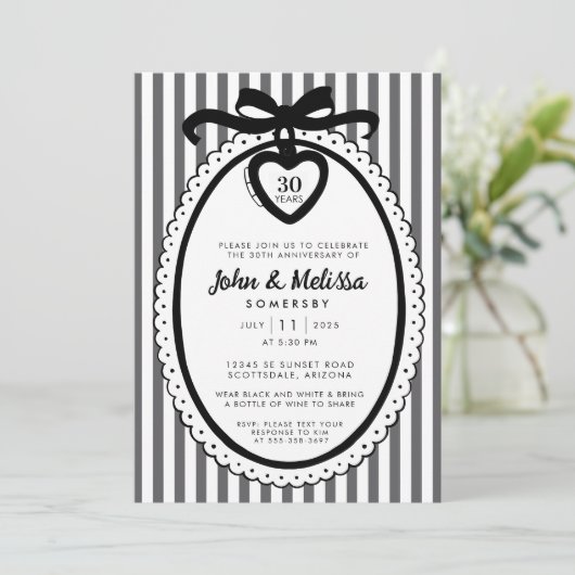 Black Bow Coquette Anniversary Party Invitation (Debout devant)