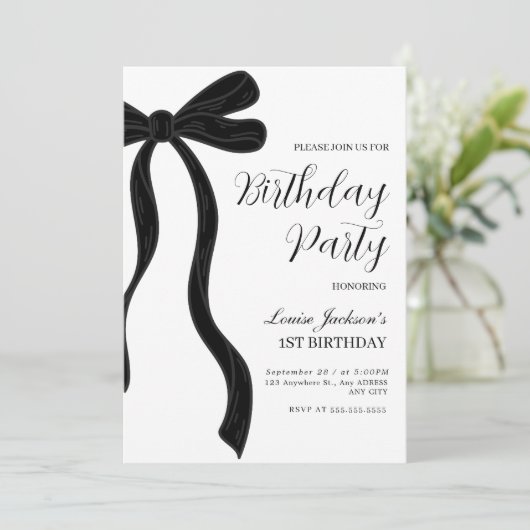 Black Bow First Birthday Party Invitation (Debout devant)
