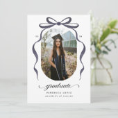 Black Bow Graduation Open House Party Invitation (Debout devant)