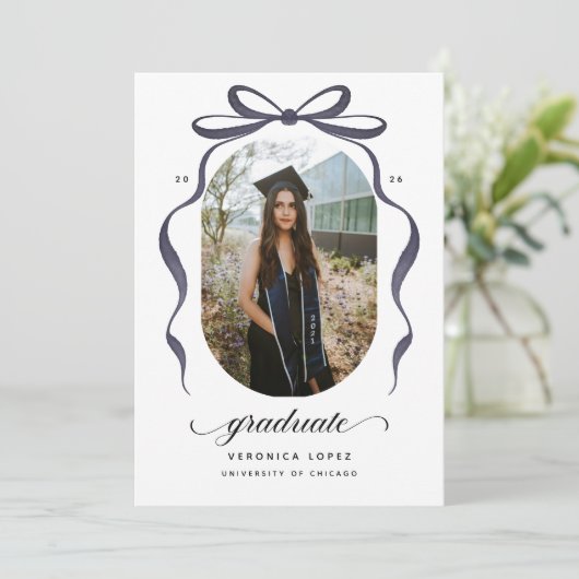 Black Bow Graduation Open House Party Invitation (Debout devant)