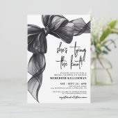 Black Bow Tying The Knot Bridal Shower Kaart (Staand voorkant)